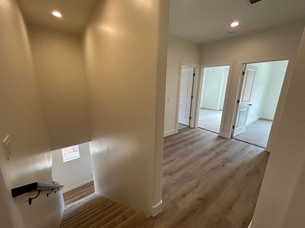 1549 E Mead Ln - Photo 7 of 37