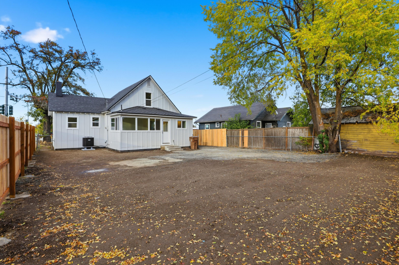 3008 E Wellesley Ave #NA - Photo 3 of 3