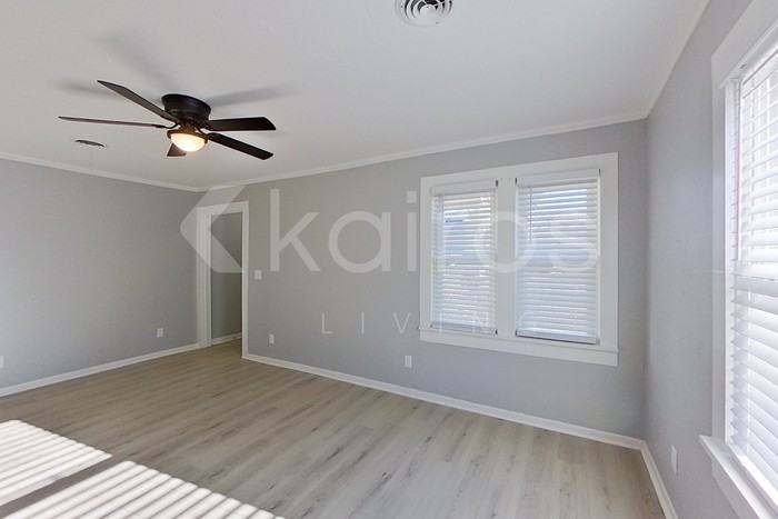 411 Sunset Terrace - Photo 4 of 21