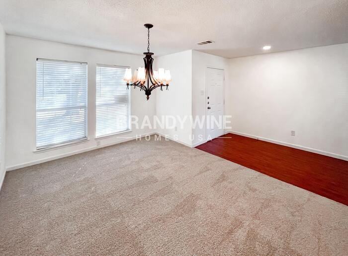 1343 Prairie Dr - Photo 3 of 35