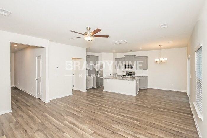 552 Glenmanor Dr - Photo 6 of 39