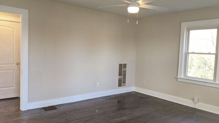 2000 Thomas Ave - Photo 3 of 9