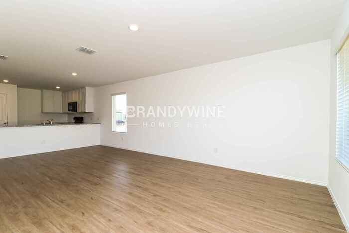 1513 Mahogany Ln - Photo 5 of 21