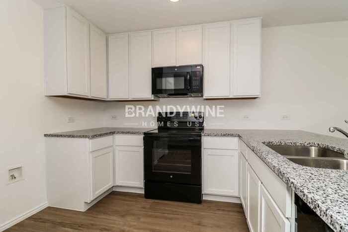 1513 Mahogany Ln - Photo 7 of 21