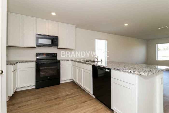 1513 Mahogany Ln - Photo 7 of 20