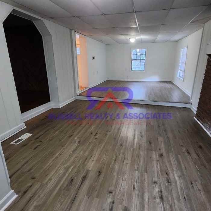 106 Dilcy Daniel Dr - Photo 2 of 12