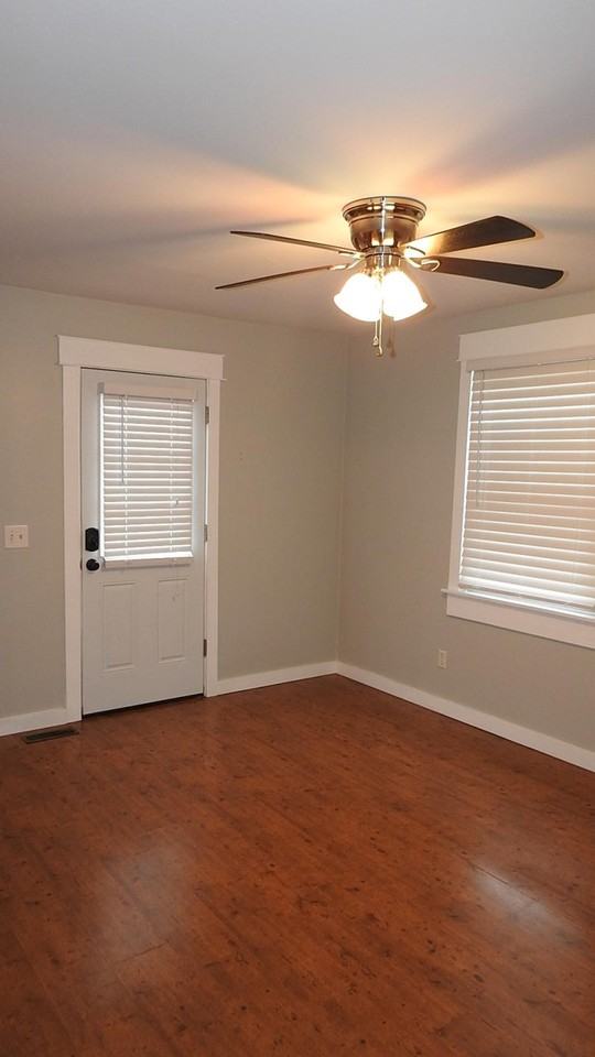 517 Holmes Street - Photo 2 of 14