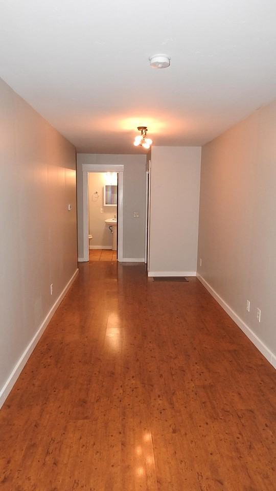 517 Holmes Street - Photo 4 of 14