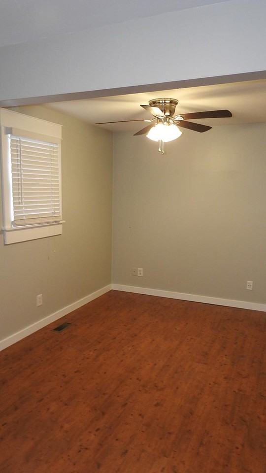 517 Holmes Street - Photo 5 of 14