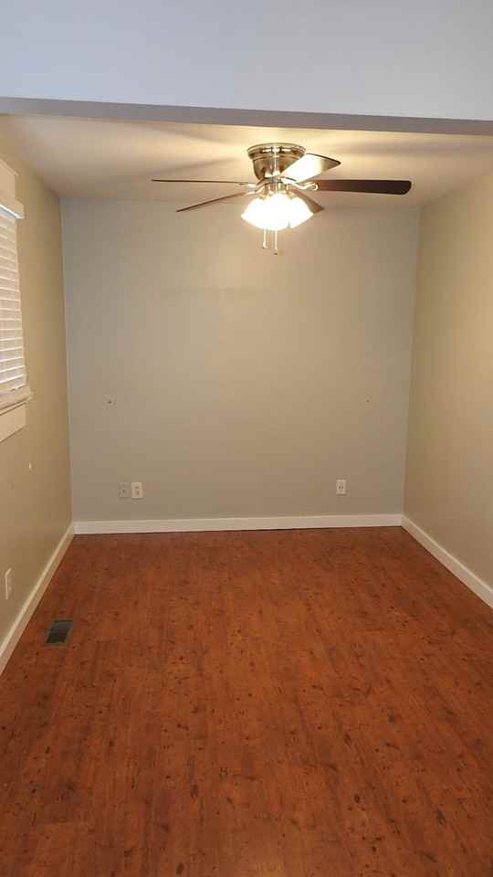 517 Holmes Street - Photo 7 of 14