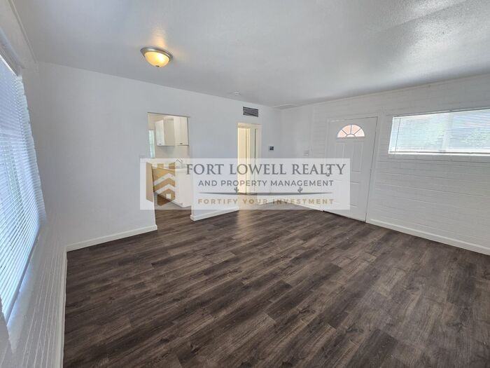 3051 E Proctor Vis - Photo 4 of 9