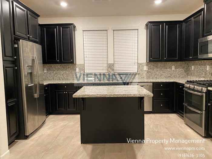 1052 Essington Ln - Photo 7 of 26