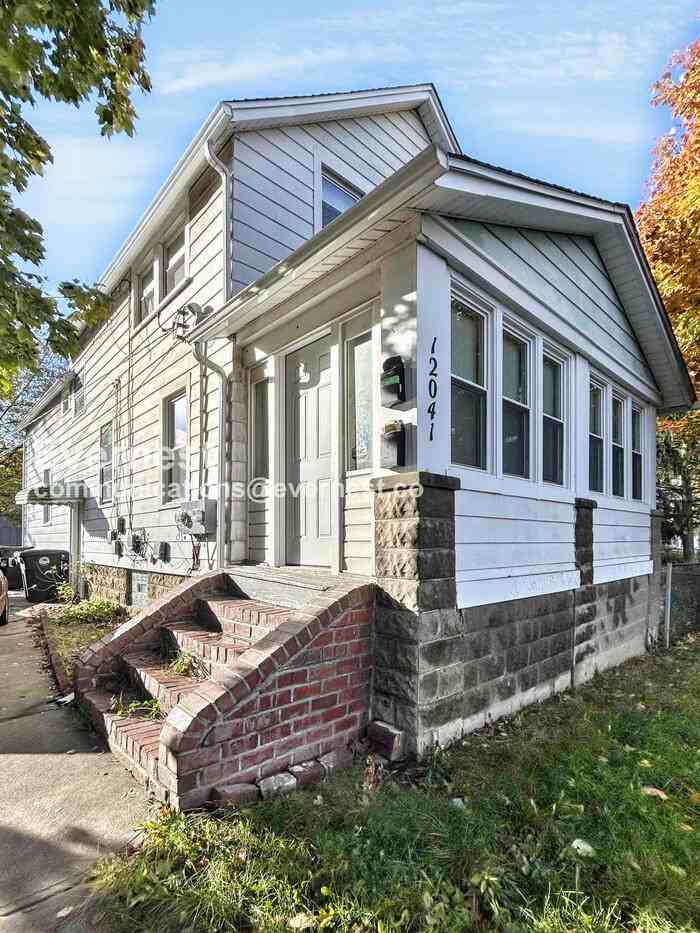 12041 Belden Avenue - Photo 2 of 25