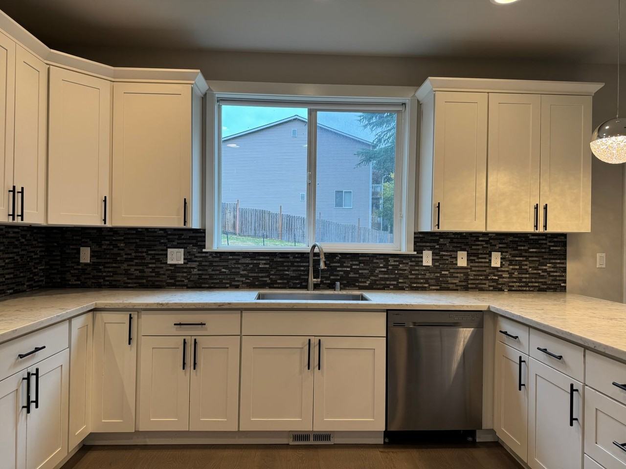 156 Oakesdale Ave Sw - Photo 3 of 24