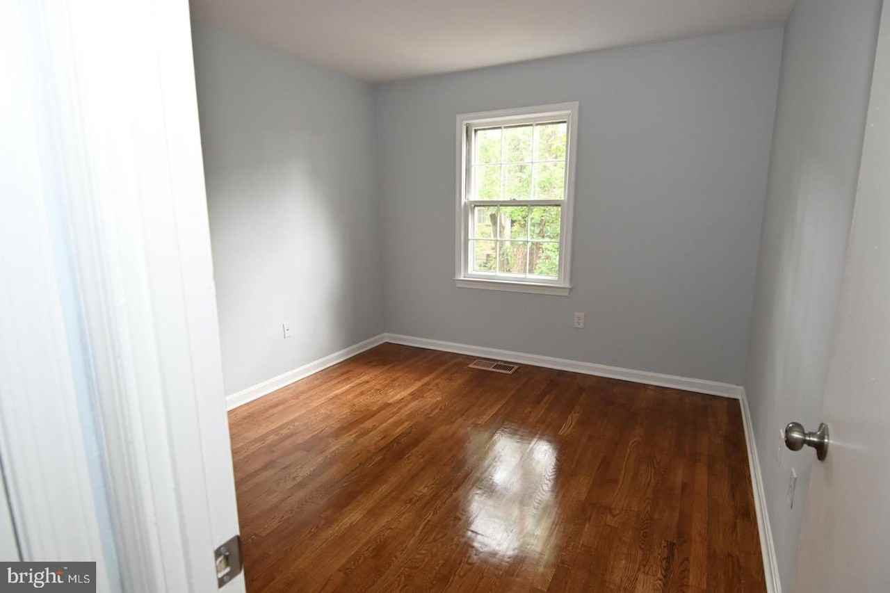 1009 N Van Dorn St #NA - Photo 7 of 23