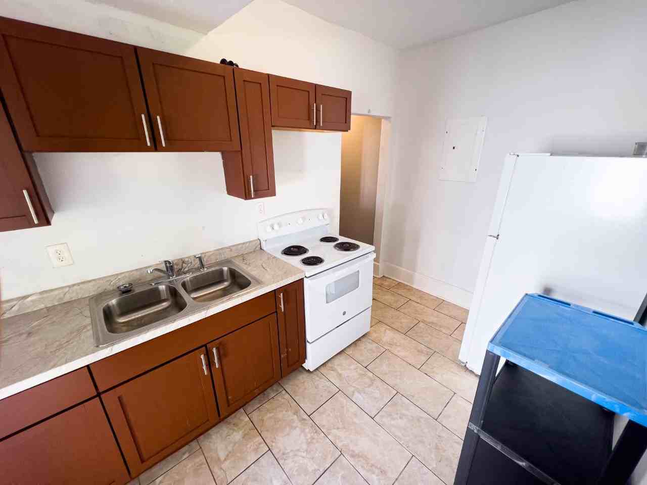 602 Southwest 7th Street - Photo 4 of 9