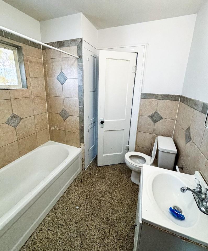 703 SW Tyler - Photo 2 of 2