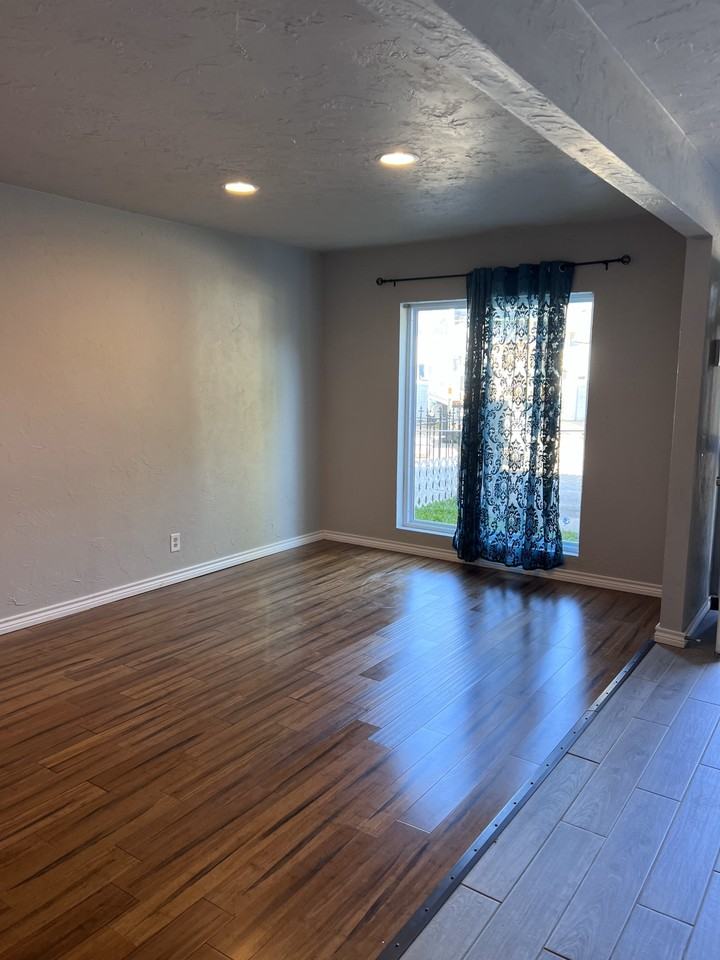 2451 Northwest 38th Street - Photo 6 of 28