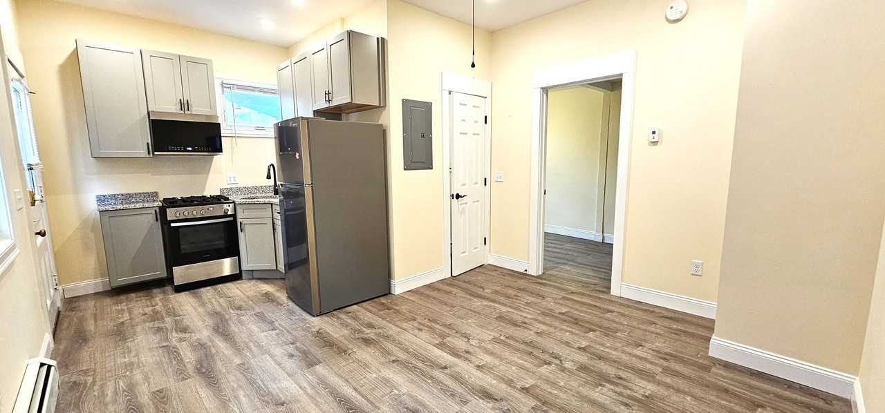 207 South Union St - Photo 3 of 11