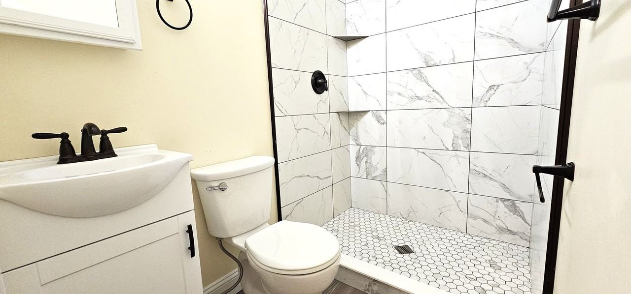 207 South Union St - Photo 4 of 11