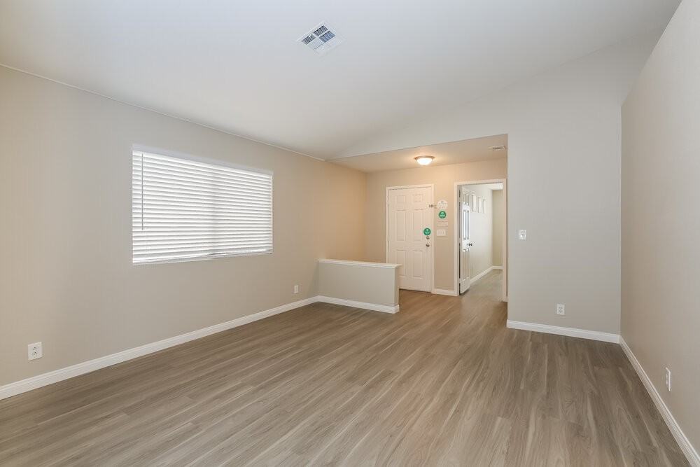 1922 Desert Sage Ave - Photo 4 of 16