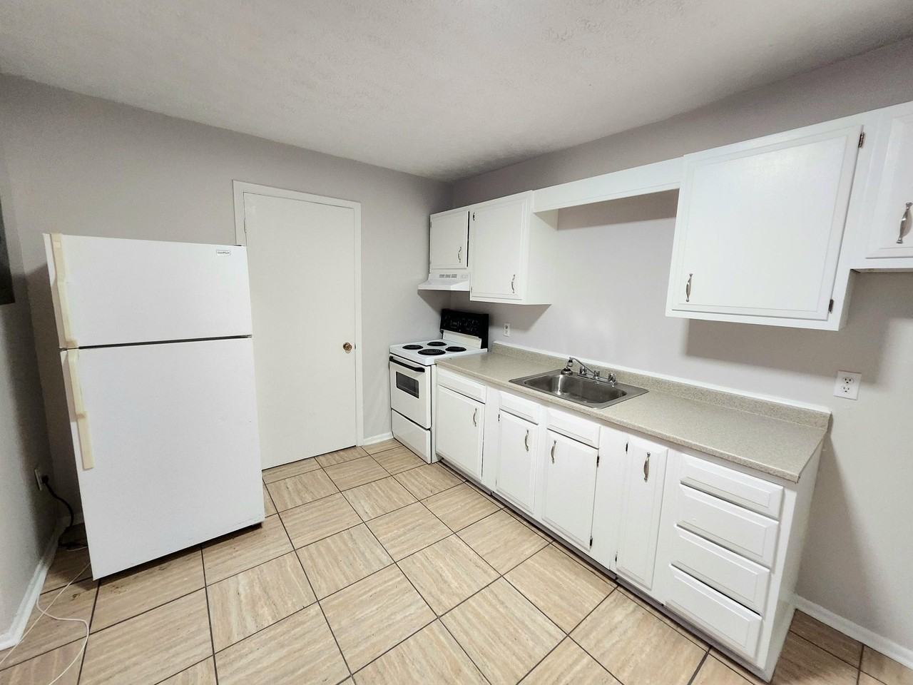 8 -8 Scott Ave #8 - Photo 2 of 16