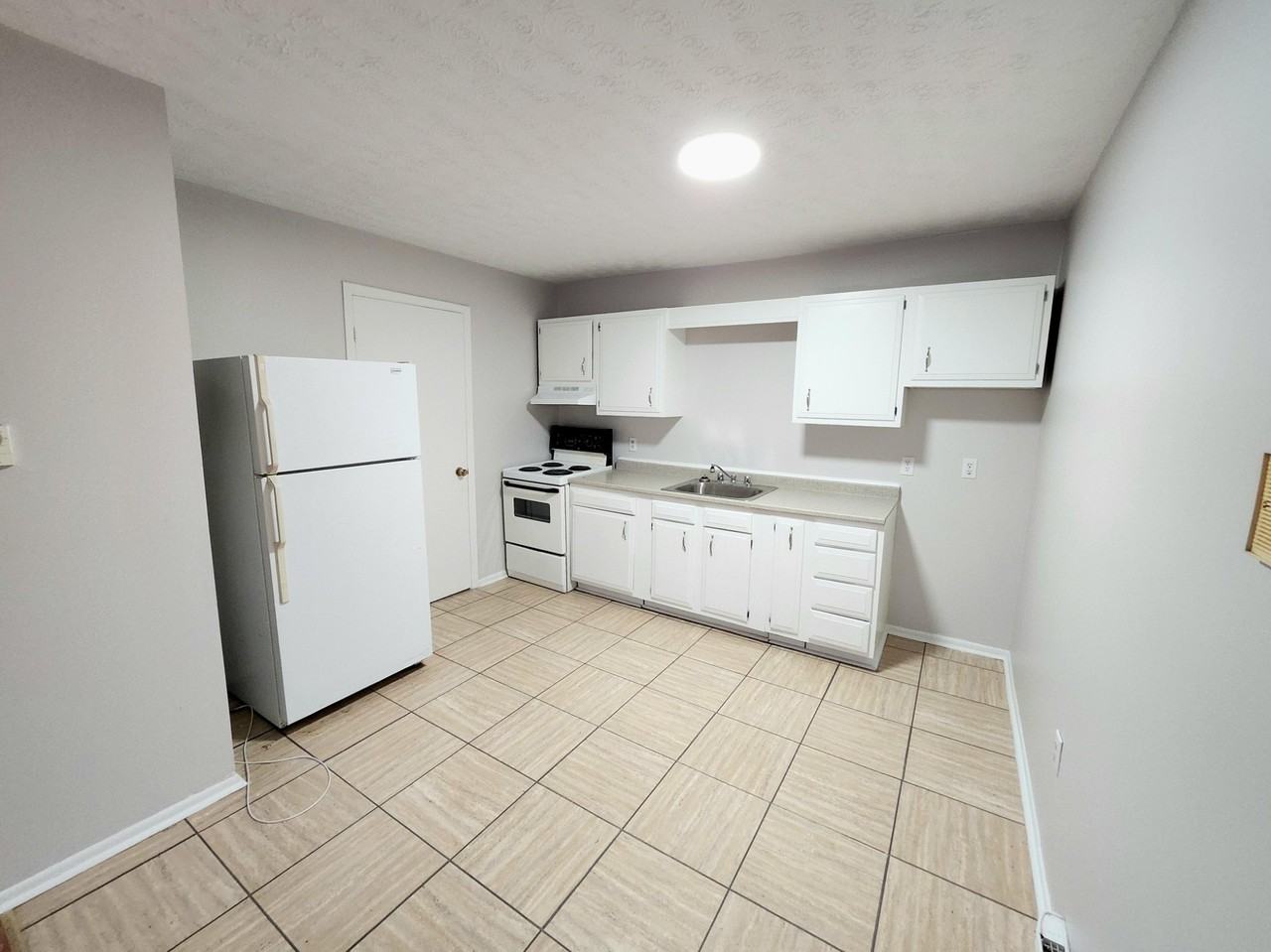 8 -8 Scott Ave #8 - Photo 3 of 16