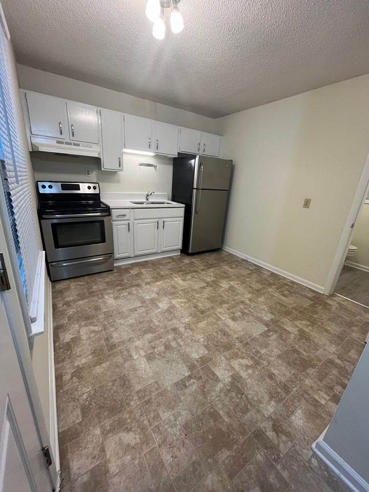 212 Mccauley St - Photo 4 of 9