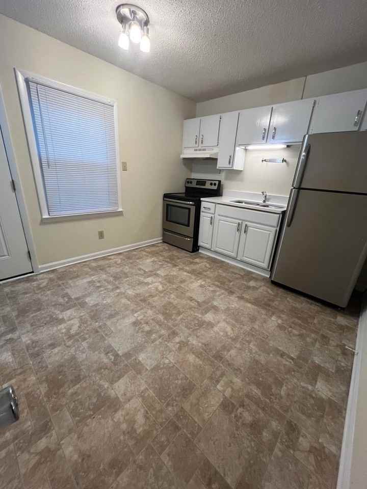 212 Mccauley St - Photo 5 of 9