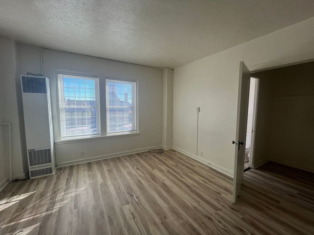 229 West Jackson Boulevard #3D - Photo 2 of 6