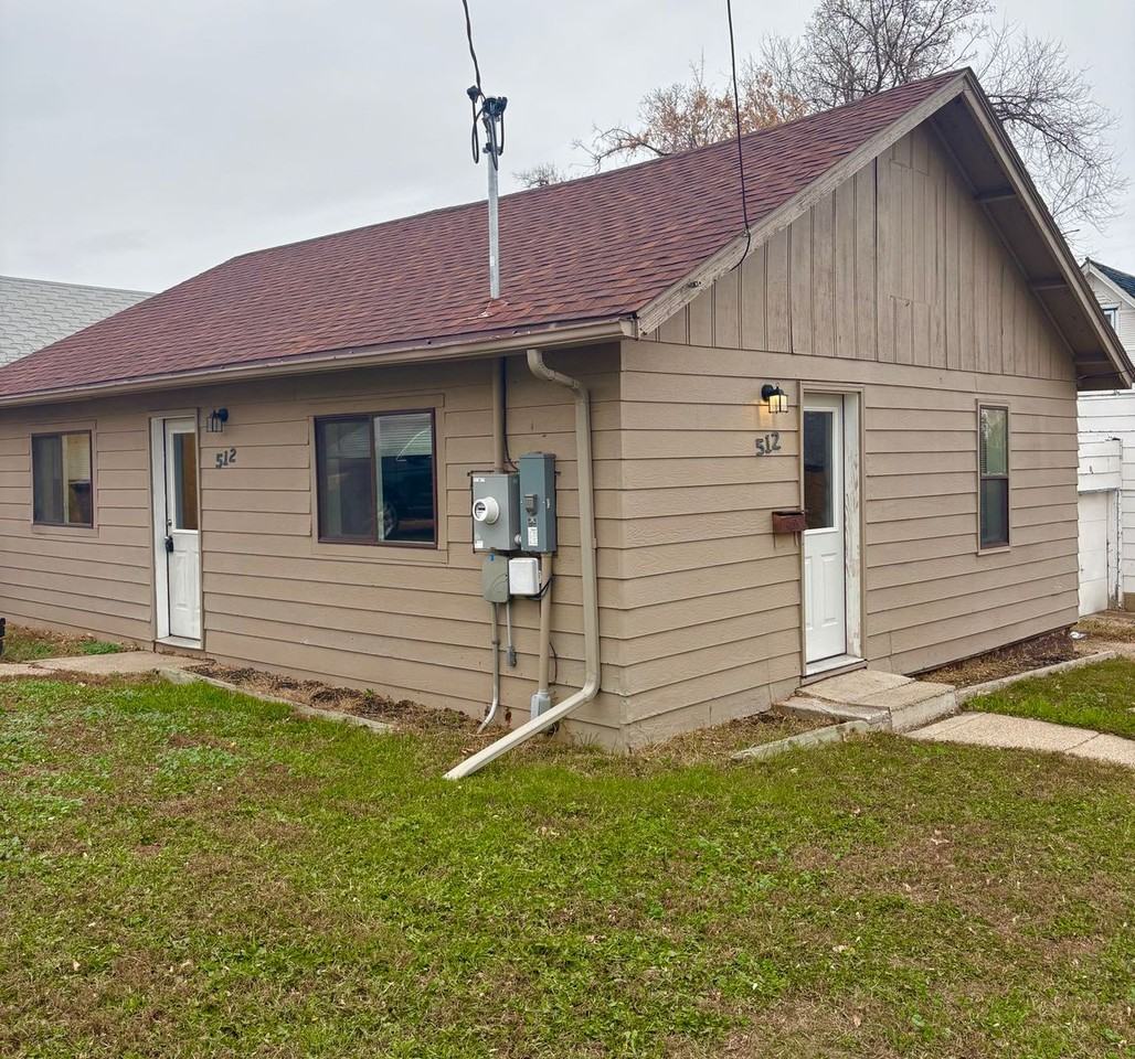512 Hiawatha St