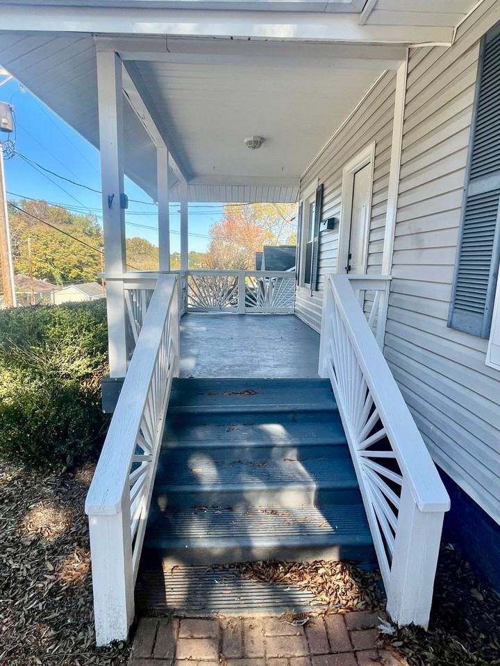 405 Link St - Photo 2 of 18