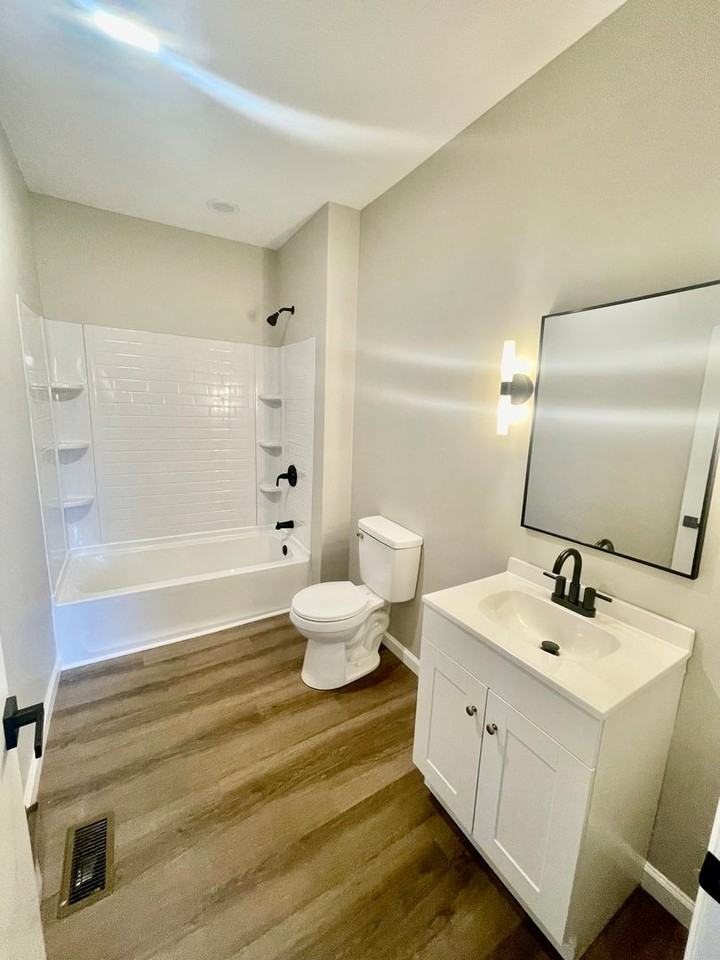 405 Link St - Photo 5 of 18