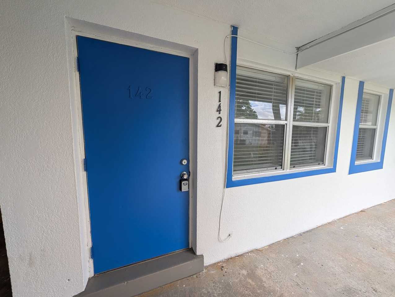 140-240 NW 40th St - Photo 2 of 30