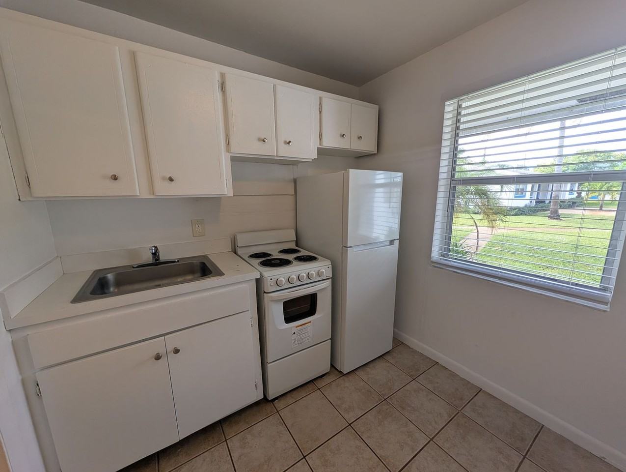 140-240 NW 40th St - Photo 4 of 30