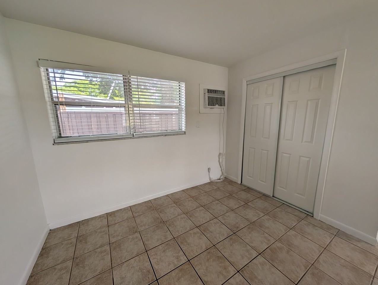 140-240 NW 40th St - Photo 5 of 30