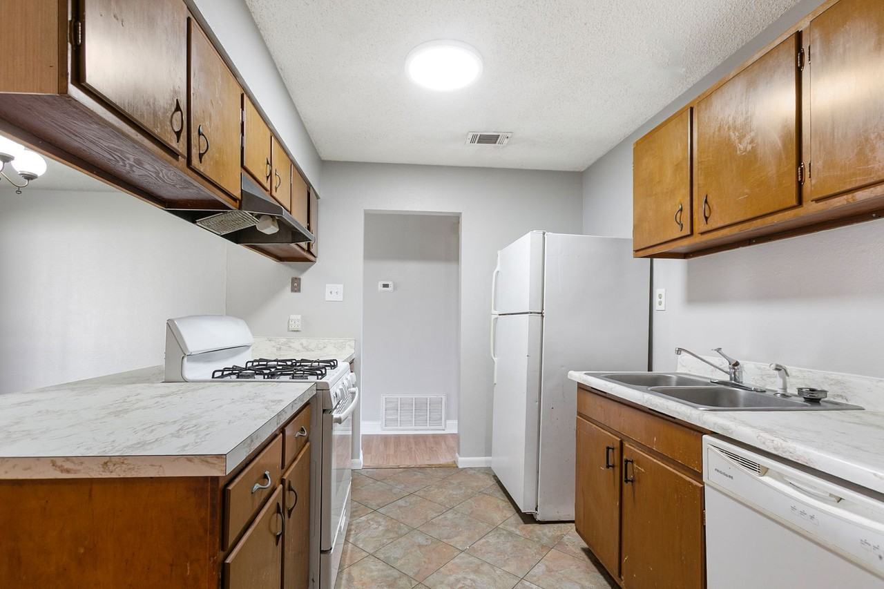 5036 Highland Dr - Photo 4 of 11