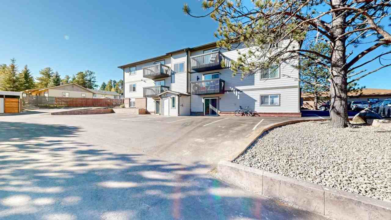 Fully Updated 2BD Condo - Photo 2 of 17