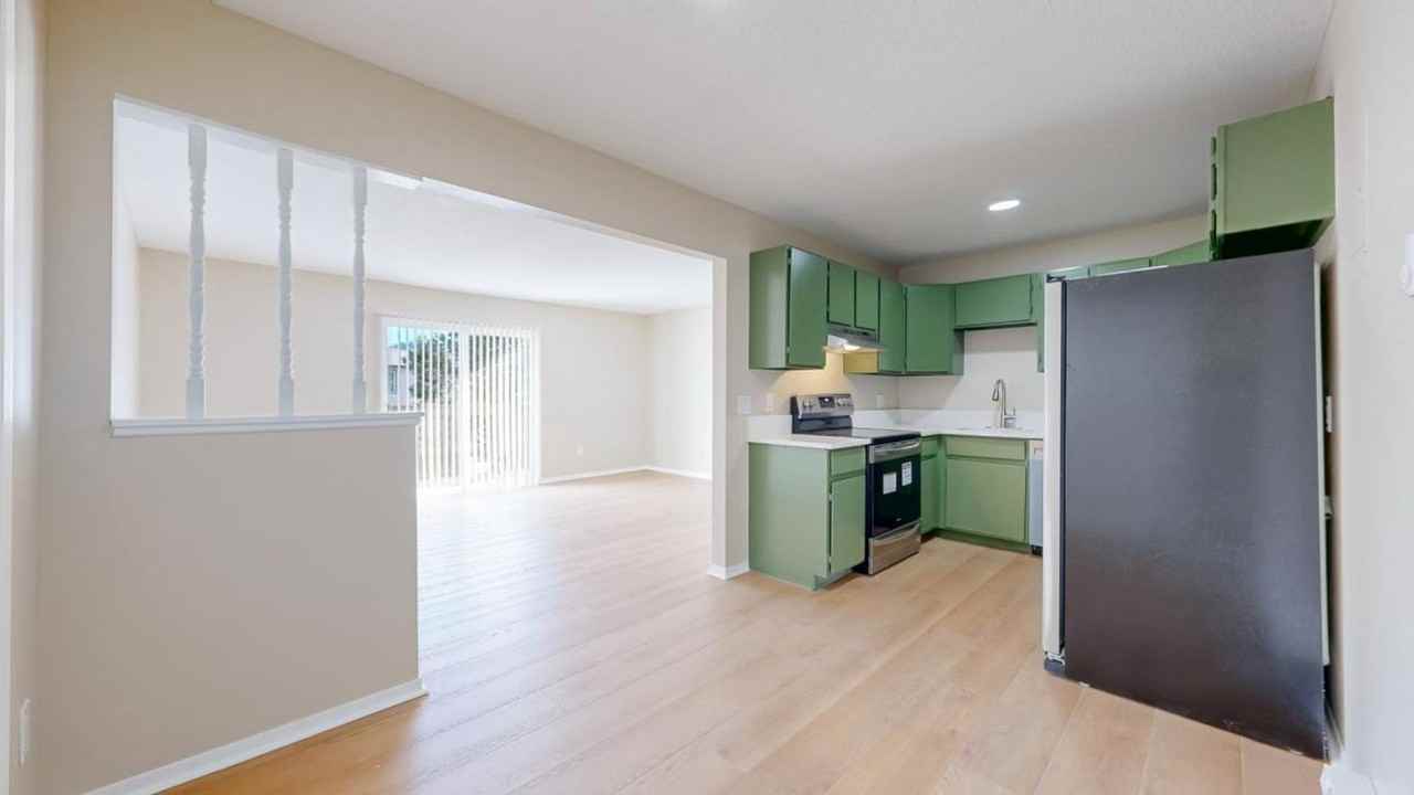 Fully Updated 2BD Condo - Photo 5 of 17