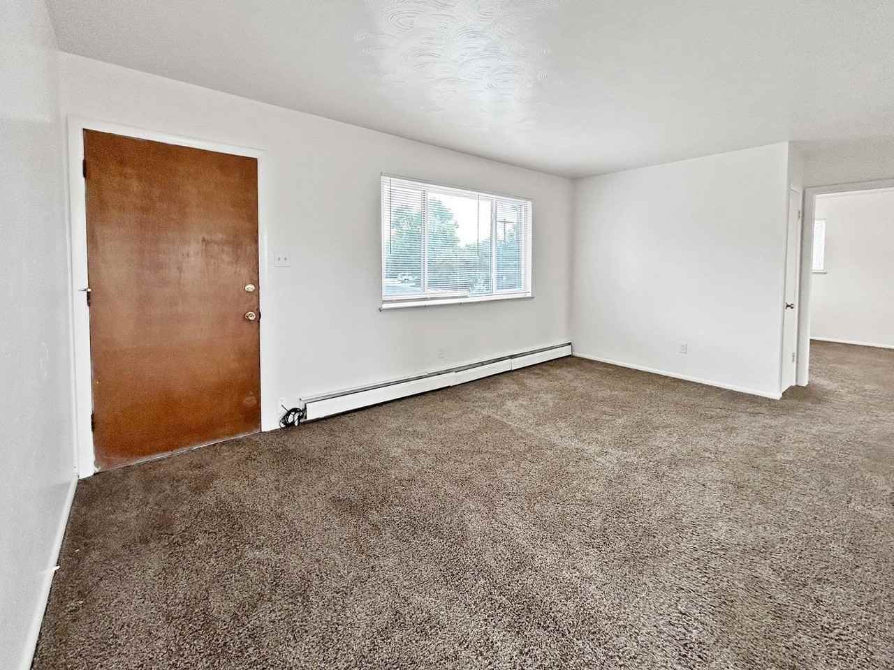 7509 Stuart St - Photo 5 of 24