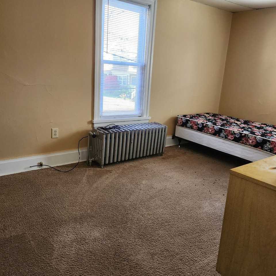 902 Oak St - Photo 5 of 6