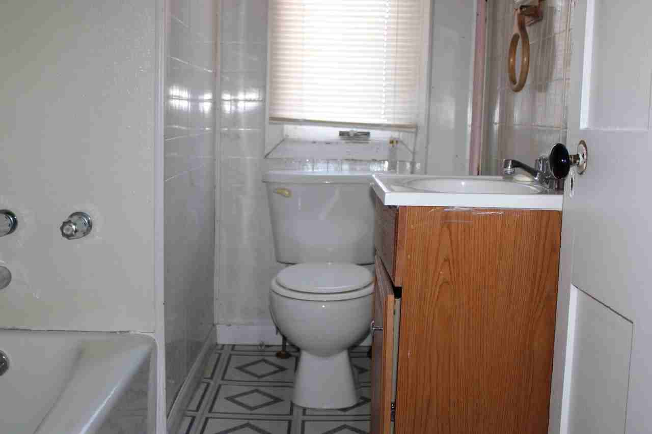 902 Oak St - Photo 6 of 6