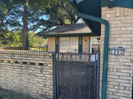 featured image of 1202 Idlewood Dr