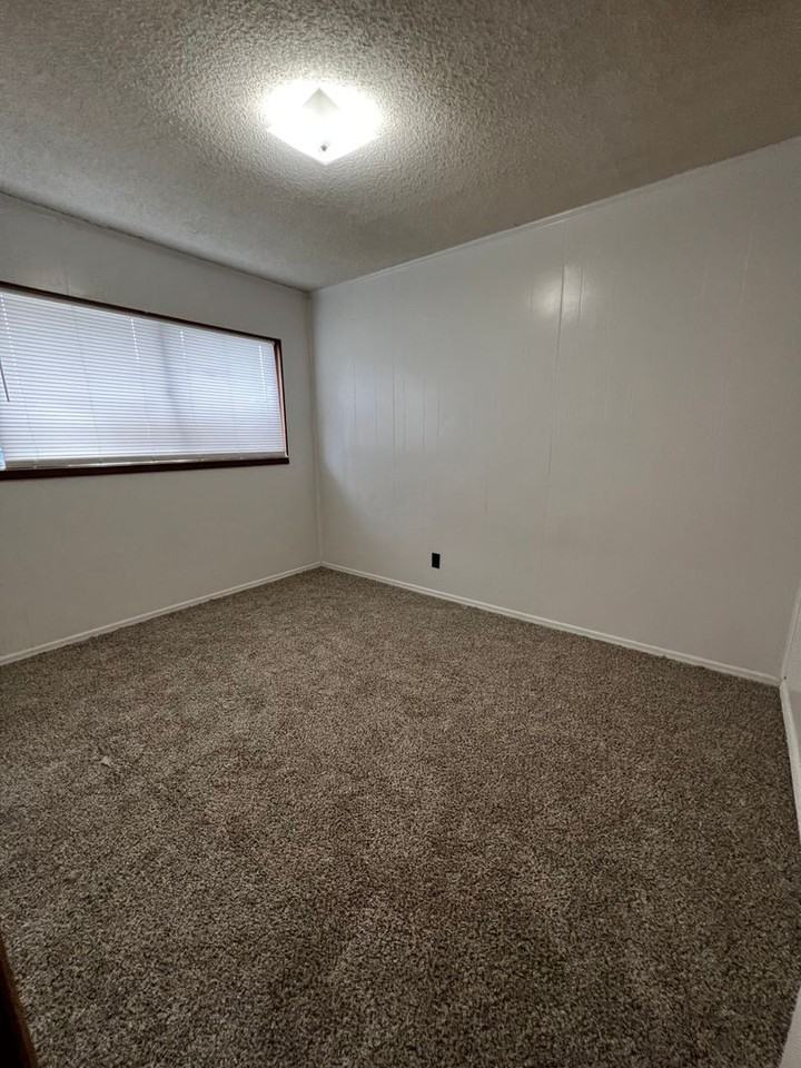 596 Florosa Ct - Photo 4 of 13