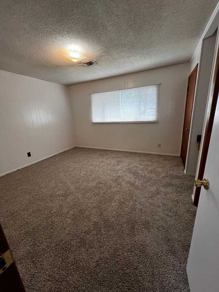 596 Florosa Ct - Photo 5 of 13