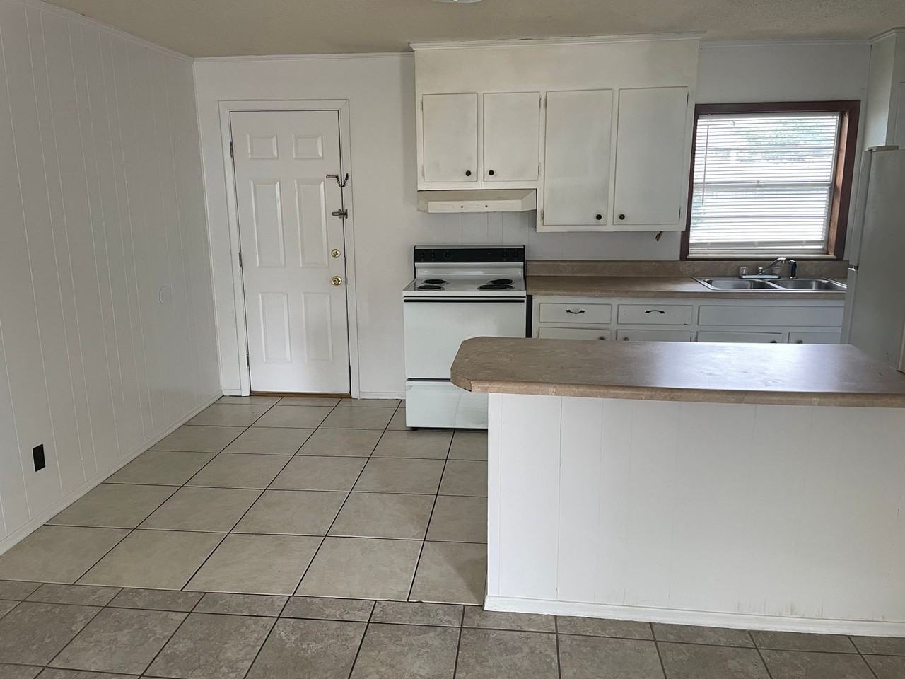 596 Florosa Ct - Photo 7 of 13