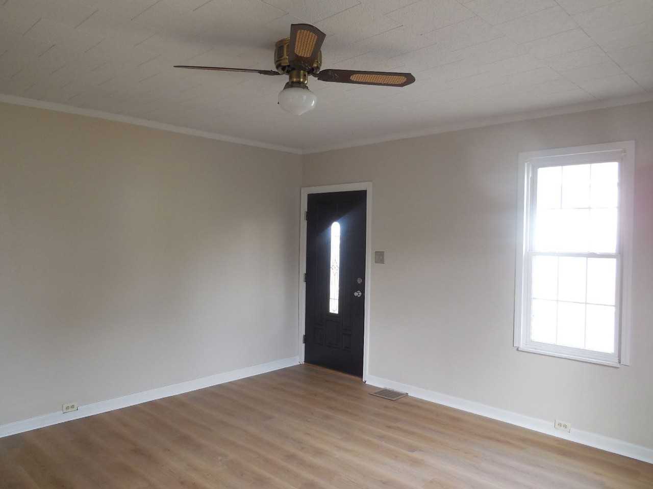 130 School St - Photo 2 of 11