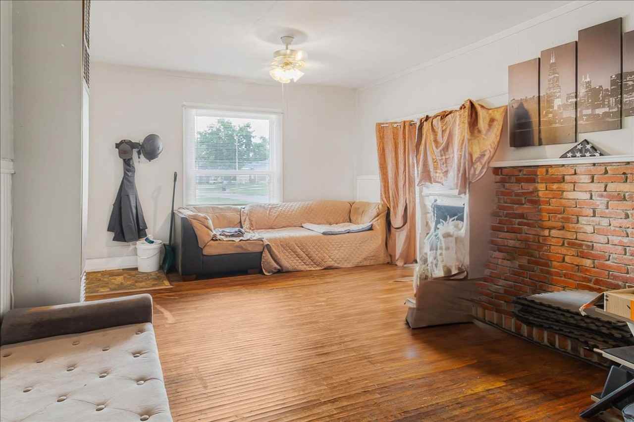 212 West North Street - Photo 2 of 19