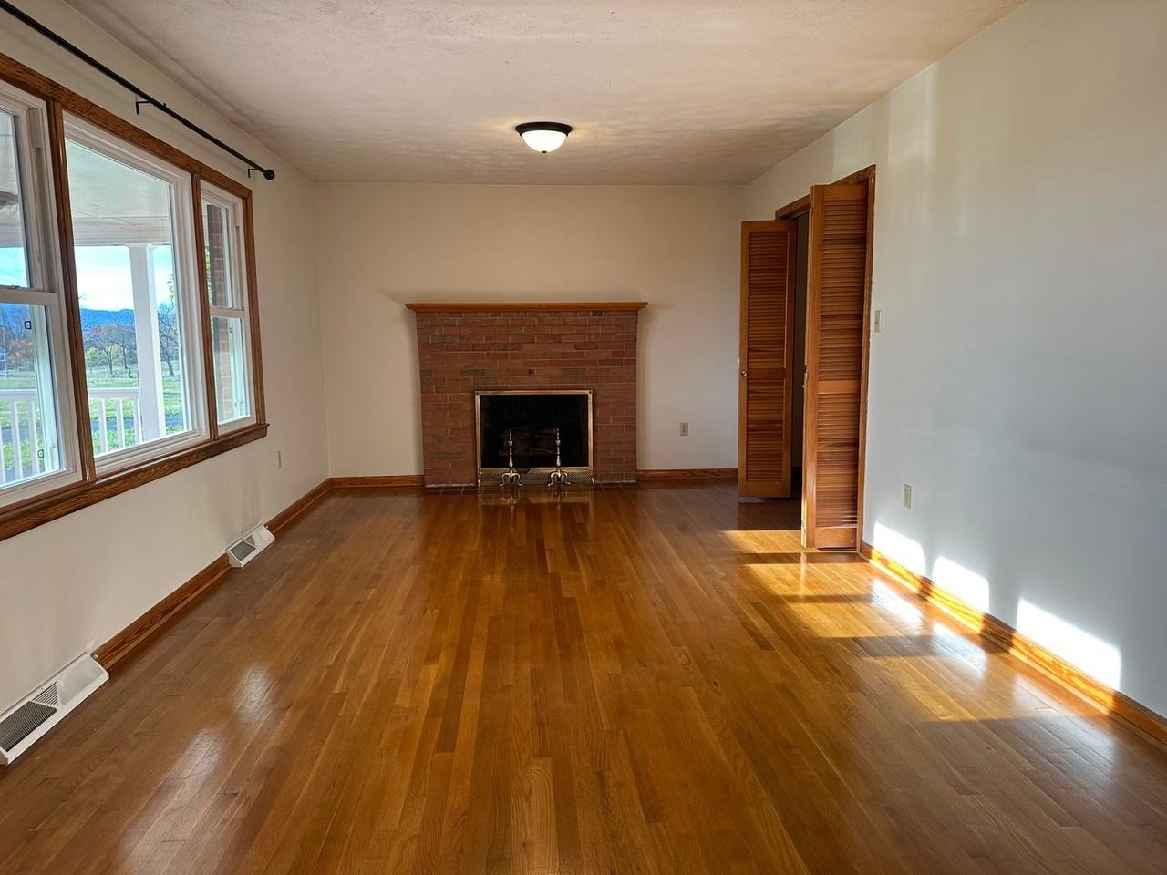 1308 Minebank Rd - Photo 5 of 32