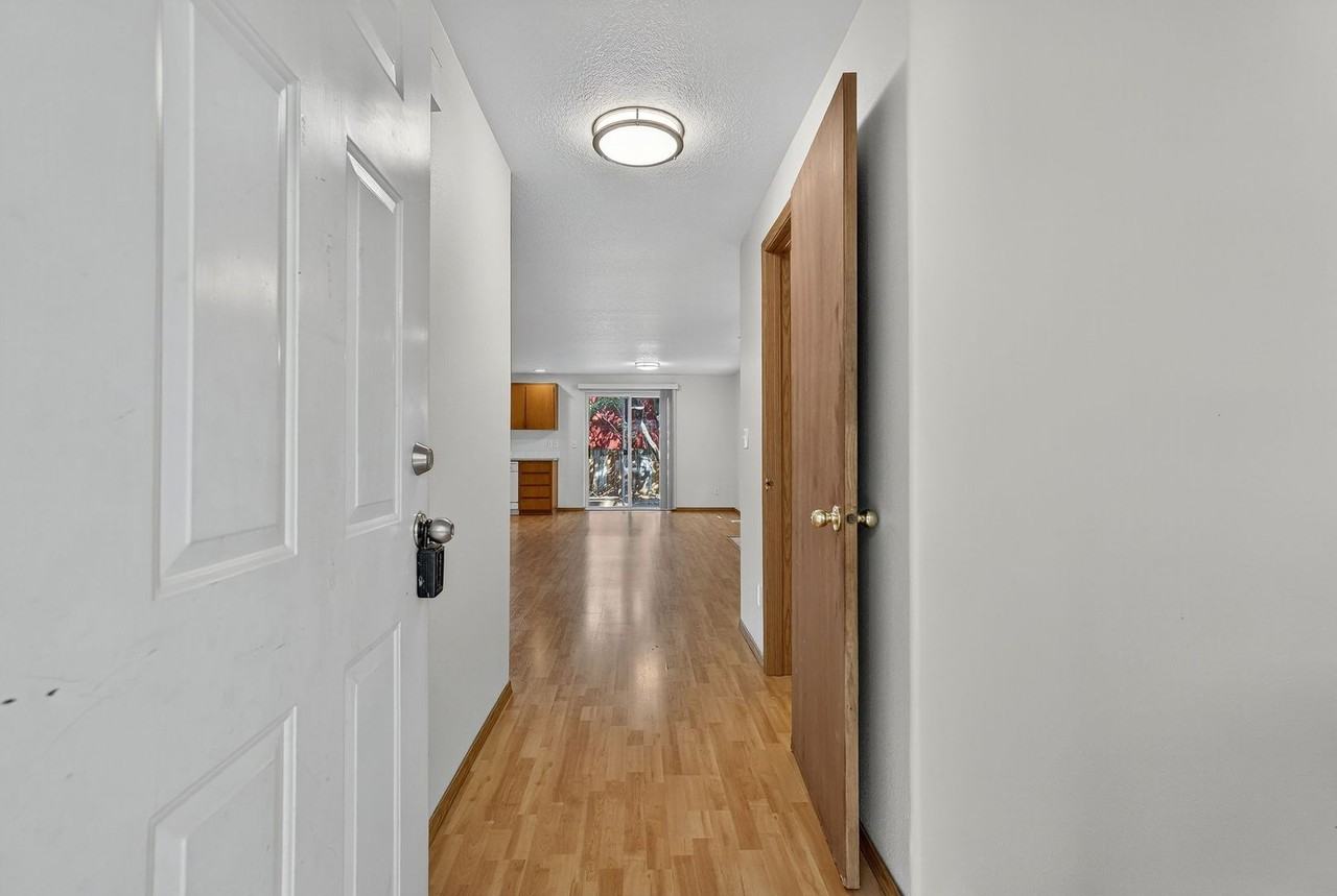 5241 Southeast Rural Street - Photo 5 of 39